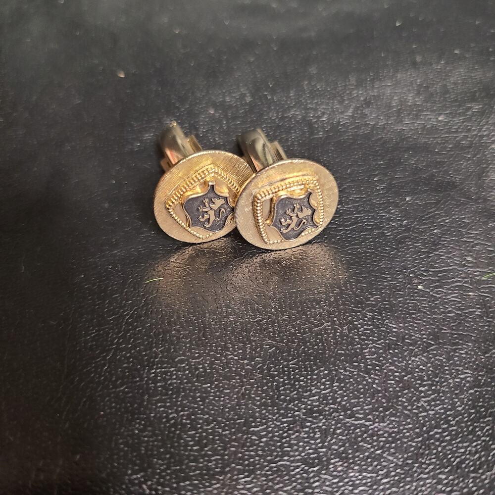 Vintage 70s cathe Coat of Arms Lion Shield cufflinks and Tie Pin